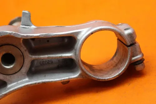 2006 2007 KAWASAKI NINJA ZX10R OEM STRAIGHT FRONT FORKS CLAMP LOWER TRIPLE TREE