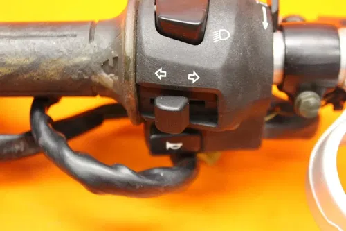 2001 2002 SUZUKI GSXR 1000 OEM LEFT CLIP ON HANDLEBAR W SWITCHES 37400-33E31