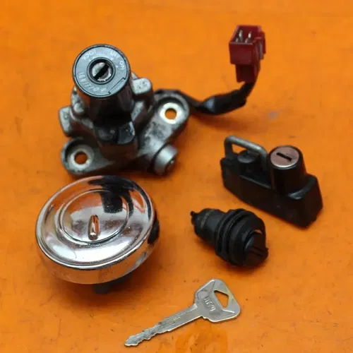 99-09 YAMAHA V STAR 1100 OEM IGNITION LOCK KEY SET W/ GAS CAP AND SEAT LOCK