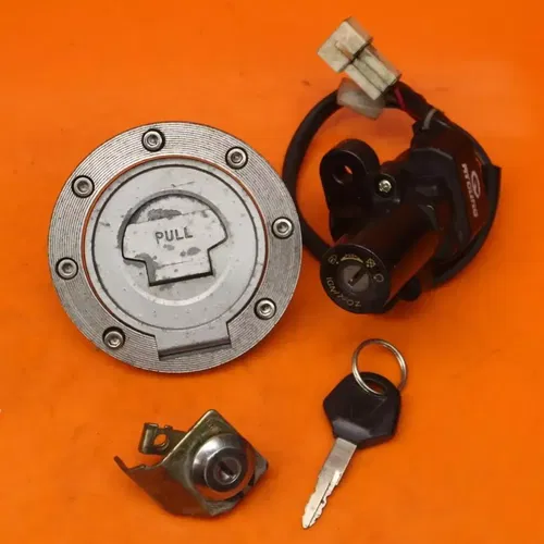 2002 2003 YAMAHA YZF R1 OEM IGNITION LOCK KEY SET W/ GAS CAP AND SEAT LOCK