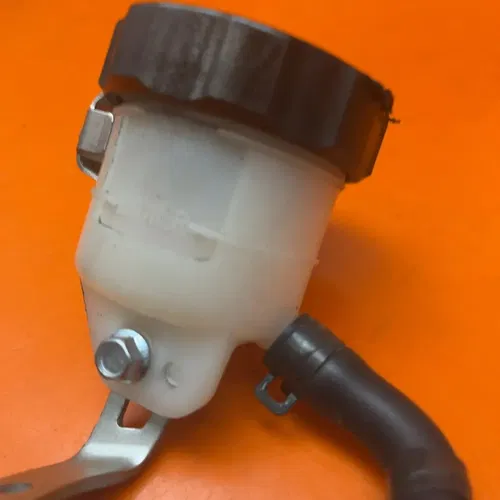 17-24 SUZUKI GSXR 600 750 OEM FRONT BRAKE MASTER FLUID RESERVOIR TANK BOTTLE