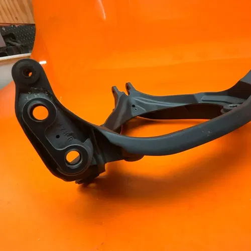 2009-2011 SUZUKI GSXR 1000 OEM STRAIGHT UPPER FAIRING MIRROR GAUGES STAY BRACKET
