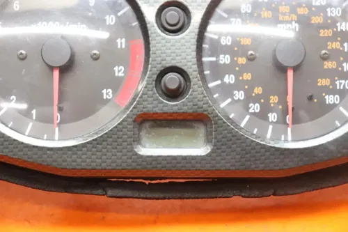 2001-2007 SUZUKI HAYABUSA OEM SPEEDO TACH GAUGES DISPLAY  SPEEDOMETER TACHOMETER