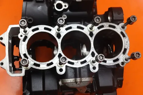 2013-2016 TRIUMPH DAYTONA 675 OEM ENGINE MOTOR CRANKCASE CRANK CASES BLOCK