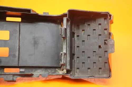 2006 2007 SUZUKI GSXR 600 750 OEM REAR BACK TAIL UNDERTAIL BATTERY TRAY PLASTIC