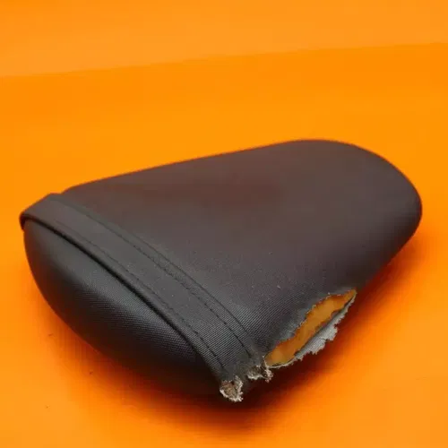11-19 SUZUKI GSXR 600 750 OEM REAR BACK PASSENGER TANDEM SEAT PAD SADDLE PILLION