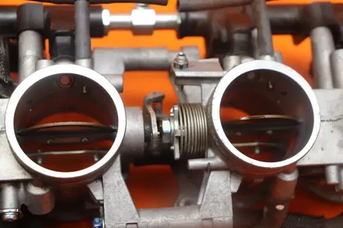 12-14 2013 SUZUKI GSXR 1000 OEM MAIN FUEL INJECTORS / THROTTLE BODIES NICE!