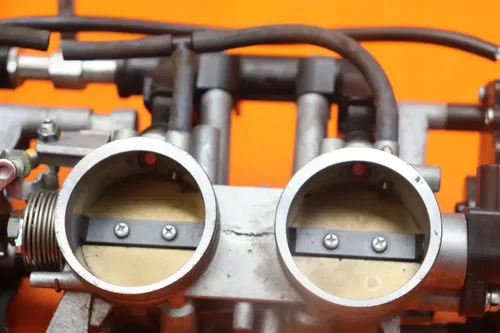 12-14 2013 SUZUKI GSXR 1000 OEM MAIN FUEL INJECTORS / THROTTLE BODIES NICE!