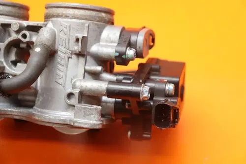 12-14 2013 SUZUKI GSXR 1000 OEM MAIN FUEL INJECTORS / THROTTLE BODIES NICE!
