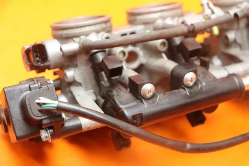 12-14 2013 SUZUKI GSXR 1000 OEM MAIN FUEL INJECTORS / THROTTLE BODIES NICE!