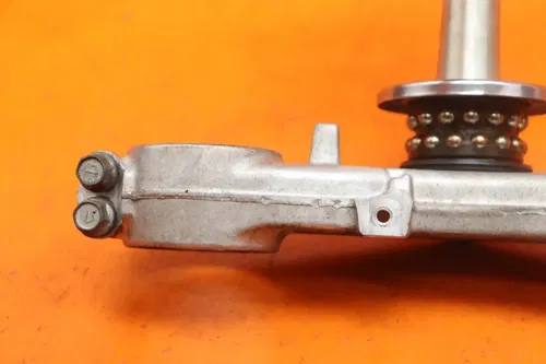 2001-2007 SUZUKI HAYABUSA OEM STRAIGHT FRONT FORKS CLAMP LOWER TRIPLE TREE STEM