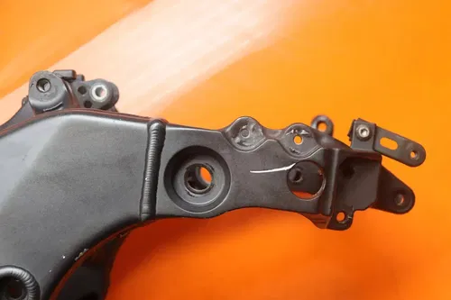 04-05 KAWASAKI NINJA ZX10R OEM STRAIGHT FRAME CHASSIS C