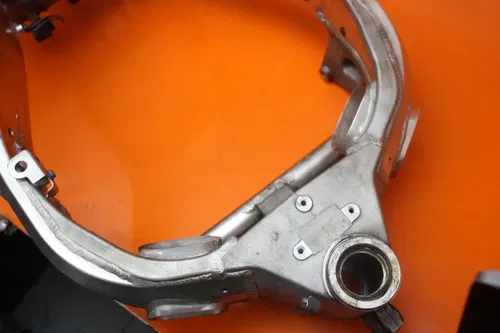 99-03 SUZUKI GSXR1300R BUSA STRAIGHT FRAME CHASSIS C 41100-24F12-291