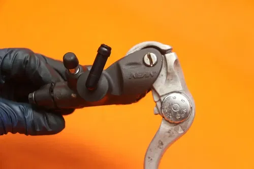 05-08 SUZUKI GSXR 1000 OEM FRONT BRAKE MASTER CYLINDER WITH LEVER