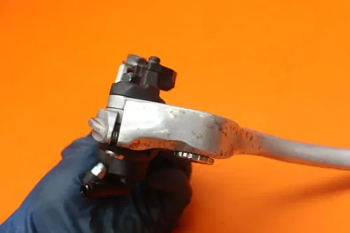 05-08 SUZUKI GSXR 1000 OEM FRONT BRAKE MASTER CYLINDER WITH LEVER