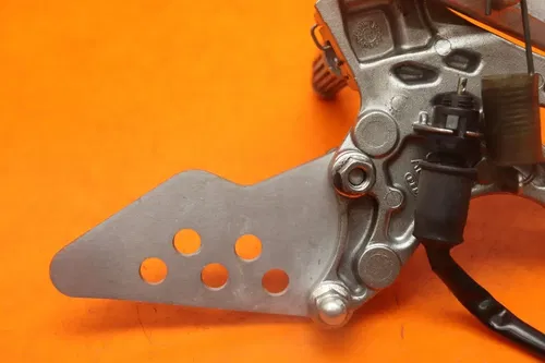04-07 KAWASAKI NINJA ZX10R OEM RIGHT REARSET REAR SET DRIVER FOOT PEG REST STOP