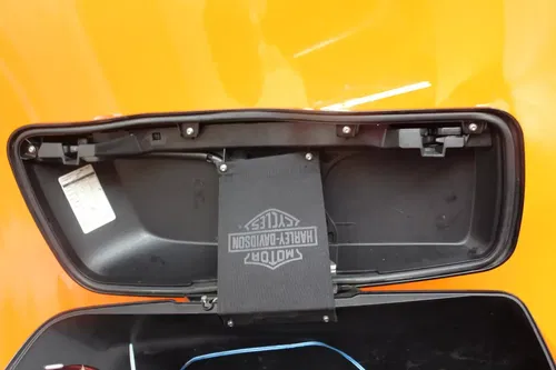 2017 HARLEY-DAVIDSON STREET GLIDE OEM SIDE CARGO LUGGAGE BAG & DS18 PRO SPEAKER