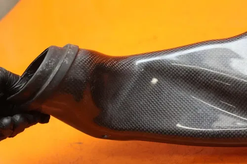 2005 2006 SUZUKI GSXR 1000 CB - CARBON FIBER RIGHT RAM AIR INTAKE DUCT TUBE