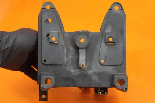 04 05 06 YAMAHA YZF R1 OEM REAR BACK TAIL UNDERTAIL BATTERY TRAY PLASTIC