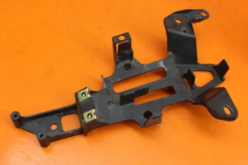 04 05 06 YAMAHA YZF R1 OEM REAR BACK TAIL UNDERTAIL BATTERY TRAY PLASTIC