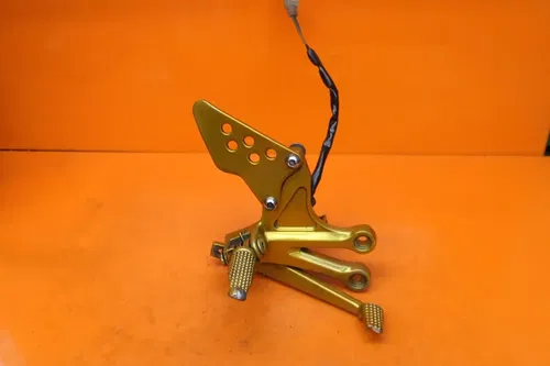 04-07 2004 KAWASAKI NINJA ZX10R OEM RIGHT REARSET DRIVER FOOT PEG REST STOP