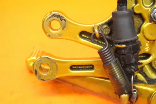 04-07 2004 KAWASAKI NINJA ZX10R OEM RIGHT REARSET DRIVER FOOT PEG REST STOP