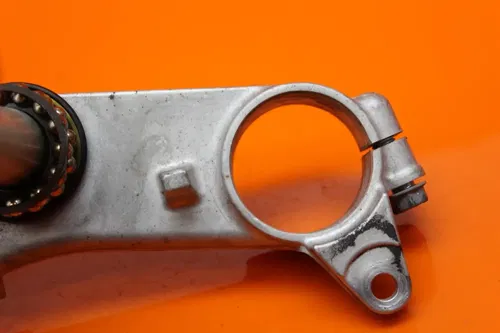 99-07 SUZUKI GSXR1300R BUSA OEM STRAIGHT FRONT FORKS CLAMP LOWER TRIPLE TREE