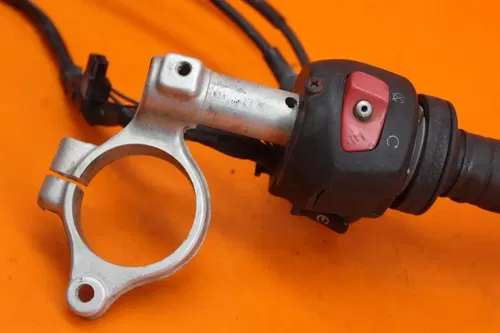 2001 2002 SUZUKI GSXR 1000 OEM RIGHT CLIP ON HANDLEBAR W SWITCHES 37200-27E31