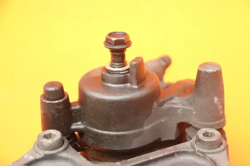 09-10 KAWASAKI ER-6N OEM REAR BACK BRAKE CALIPER W MOUNT BRACKET