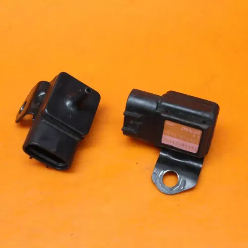 2001 2004 SUZUKI GSXR 1000 OEM MAP MASS AIR FLOW PRESSURE SENSOR PAIR 15620-35F0