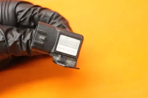 2001 2004 SUZUKI GSXR 1000 OEM MAP MASS AIR FLOW PRESSURE SENSOR PAIR 15620-35F0