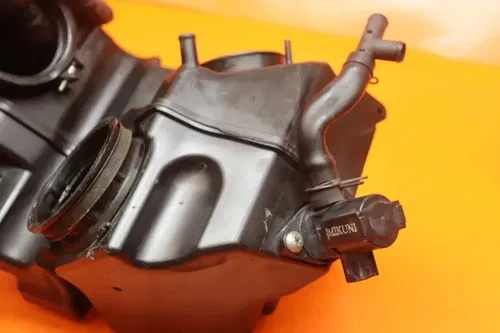 2014-2019 SUZUKI BOULEVARD M109R BOSS OEM AIRBOX AIR INTAKE FILTER BOX