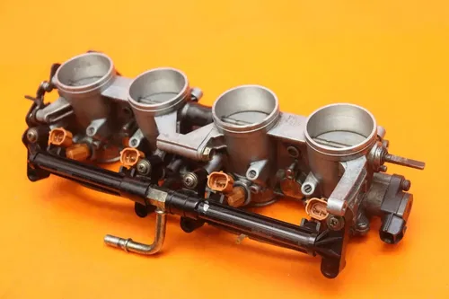 2004-2005 SUZUKI GSXR 600 750 OEM MAIN FUEL INJECTORS / THROTTLE BODIES