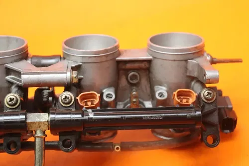 2004-2005 SUZUKI GSXR 600 750 OEM MAIN FUEL INJECTORS / THROTTLE BODIES
