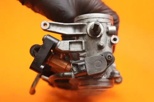 2004-2005 SUZUKI GSXR 600 750 OEM MAIN FUEL INJECTORS / THROTTLE BODIES