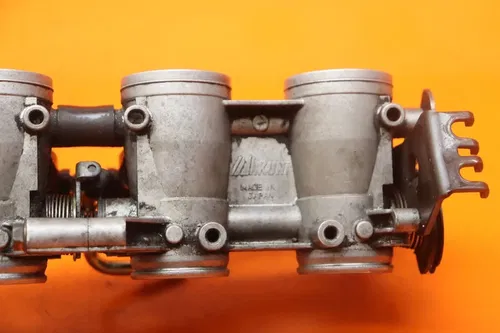 2004-2005 SUZUKI GSXR 600 750 OEM MAIN FUEL INJECTORS / THROTTLE BODIES