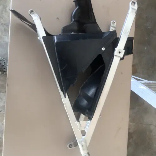 2006 Honda Crf450 Subframe And Airbox Assembly