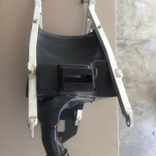 2006 Honda Crf450 Subframe And Airbox Assembly