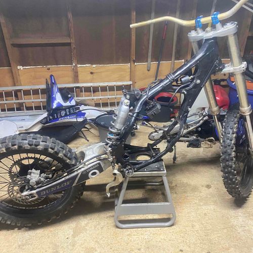02 YZ 125 Frame