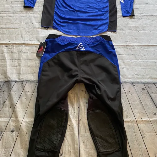 Answer Uniform Elite