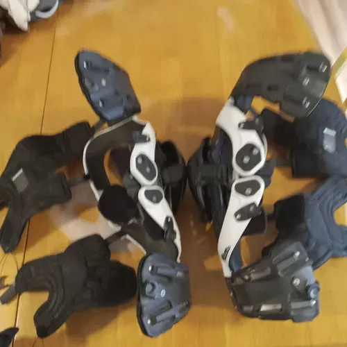 Asterisk Ultra Cell Knee Braces XL