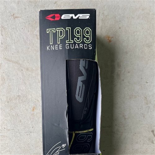 EVS TP199 KNEE GUARDS BLACK/HI-VIS S/M