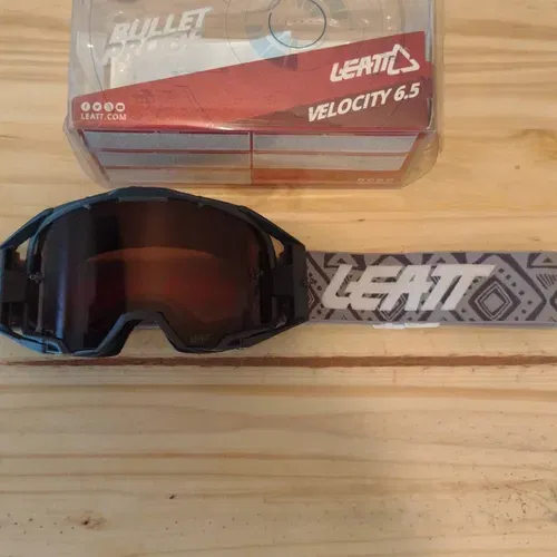 Leatt Velocity 6.5 Goggles With 4 Lenses