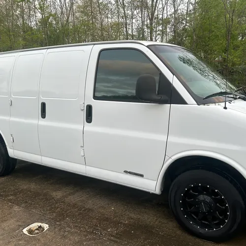 2000 Chevrolet Express 1500 4.3 
99,000 Miles 
No Issues 
Great Heat Cold A/C
