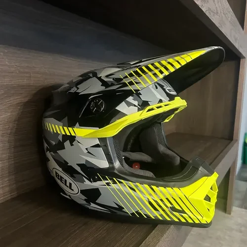 Bell Moto 9 Large New 