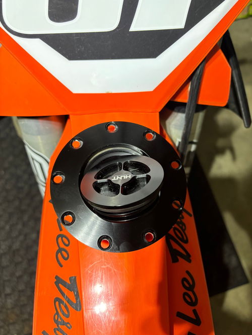 Hunt Racing Products Dry Break Twist Cap