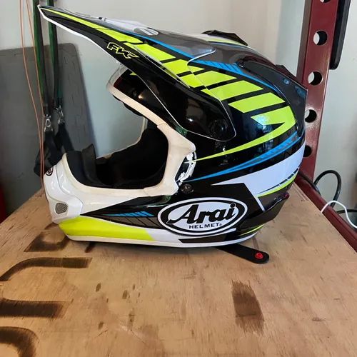 Arai VX-4 Pro Helmets - Size Medium 