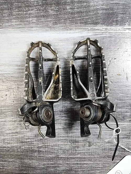 2004 - 2011 Honda CRF250R Left & Right Foot Pegs 50642-MEN-670 CRF450R