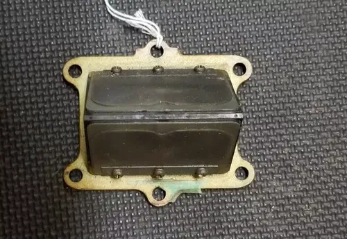 1994 Honda CR250R CR 250 Intake Reed Valve Cage Assembly 14100-KZ3-691 (6D)