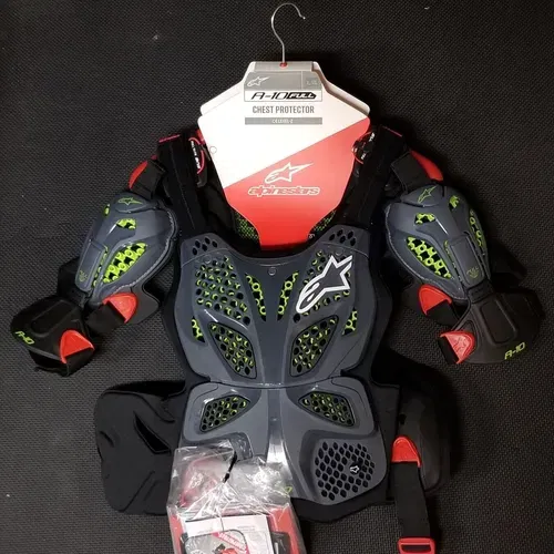 Full outlet chest protector